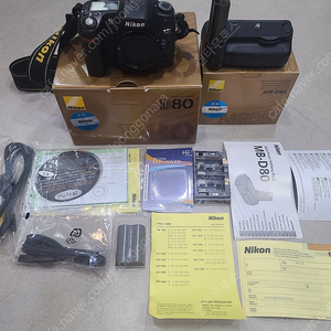 니콘 D80(고장), MB-D80, 18-70 줌렌즈, 30mm 1.4 단렌즈, 50mm 1.8/D 단렌즈, SB-800 스트로보 판매합니다.