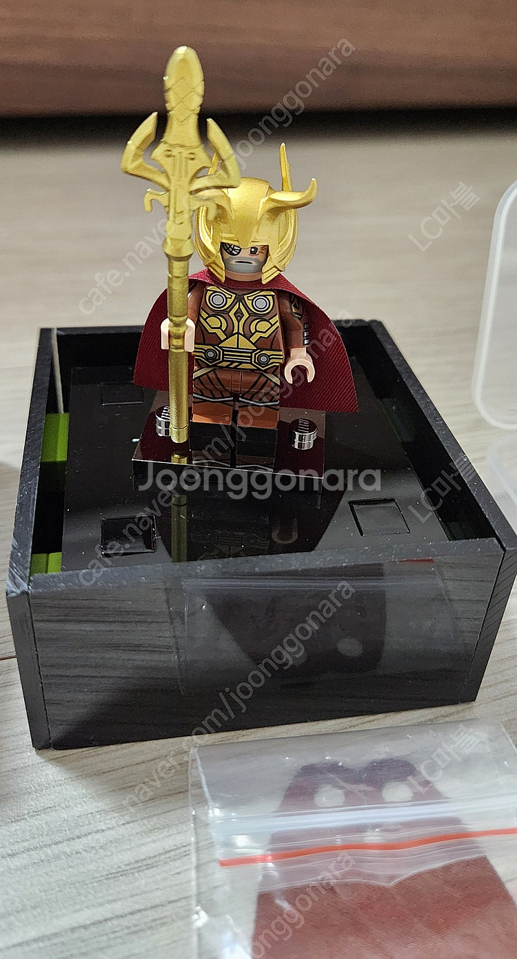 황금수염 헤임달 및 퍼니브릭 오딘 레고커스텀 미니피규어 일괄 팝니다.--2
