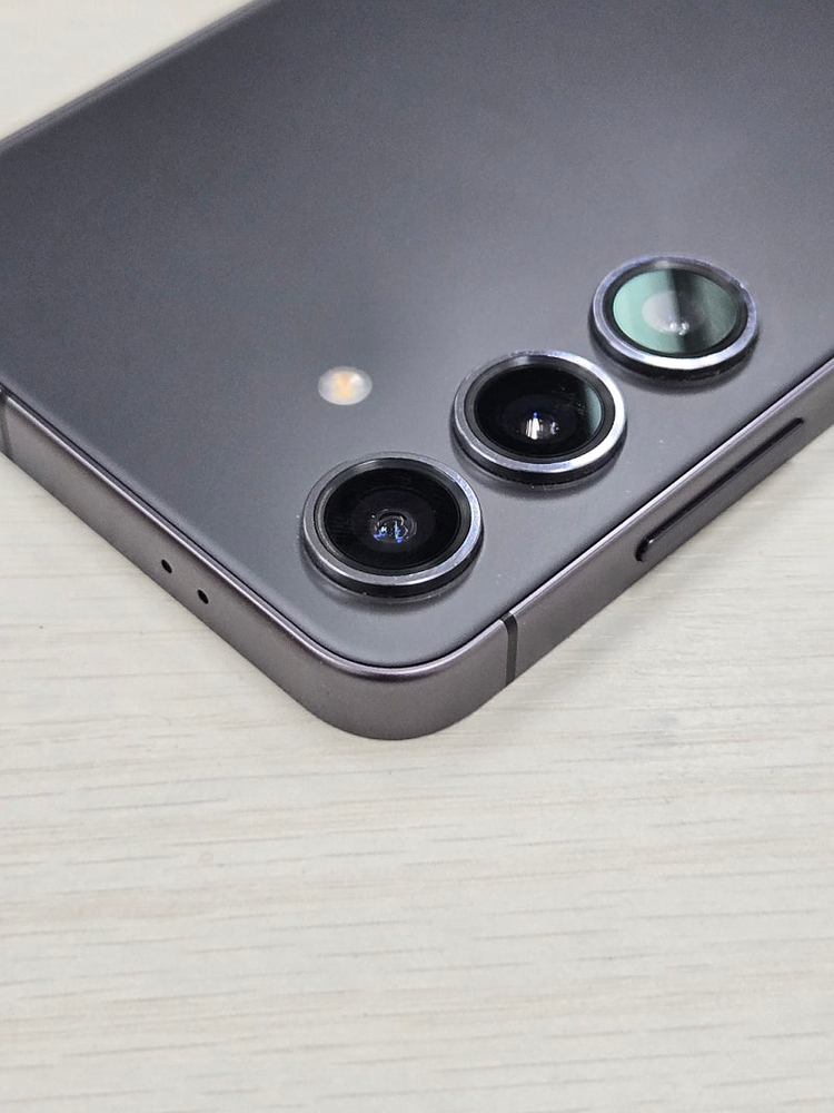 갤럭시 S24 블랙색상 256용량 새상품컨디션 초S급 단말기 55만 판매합니다 이미지