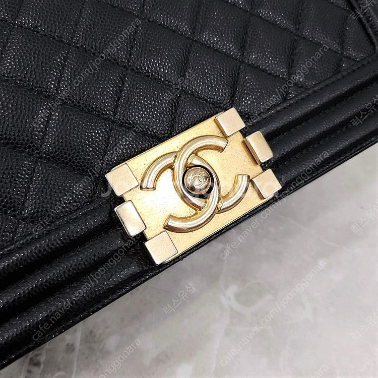 [럭스유] 샤넬 캐비어 보이 빈티지 금장 체인 플랩백 미듐--4