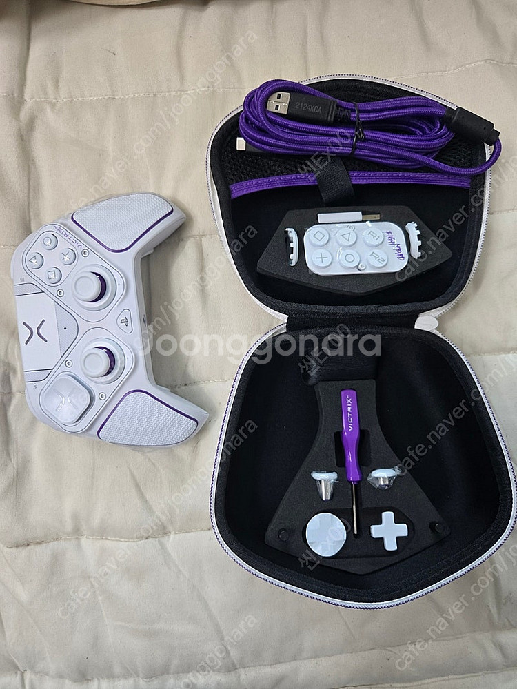 VICTRIX PRO BFG PS용 화이트 판매합니다.--2