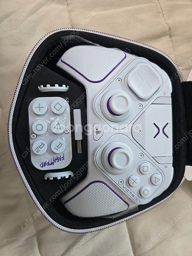 VICTRIX PRO BFG PS용 화이트 판매합니다.--3