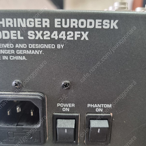 BEHRINGER EURODESK SX2442FX 오디오믹서입니다.