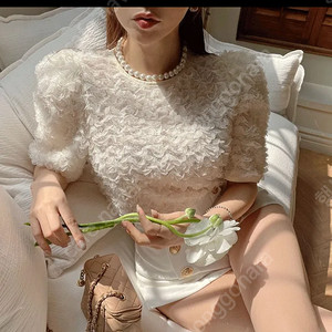 퍼프블라우스 티