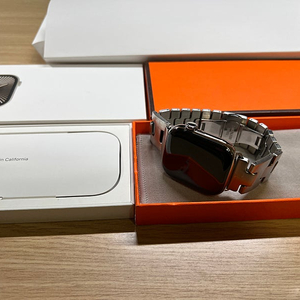 애플워치 10 내추럴 티타늄 42mm 풀박스 +애케플 팝니다.