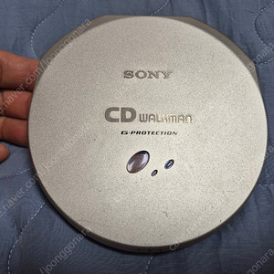 SONY 워크맨 CDP D-EJ915 실버색상 정상작동품 판매합니다.