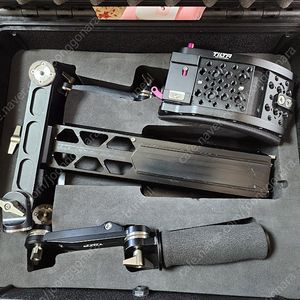 TILTA 19mm Dovetail Shoulder Mount System(핸드헬드 그립) 판매합니다