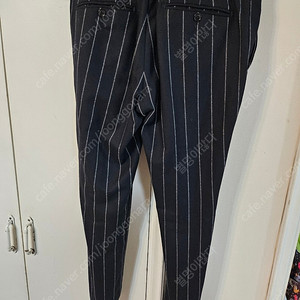 엘가노벰버 스트라이프 팬츠 판매합니다