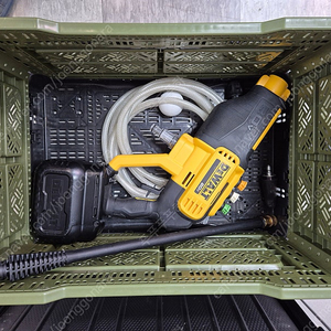 디월트 20V 무선 고압세척기 DCPW550 팝니다
