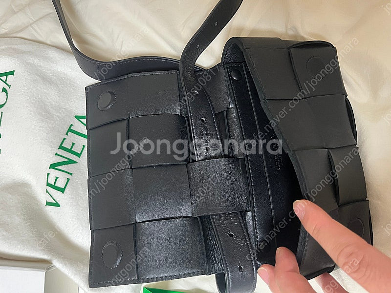 보테가베네타 카세트 벨트백/블랙--2