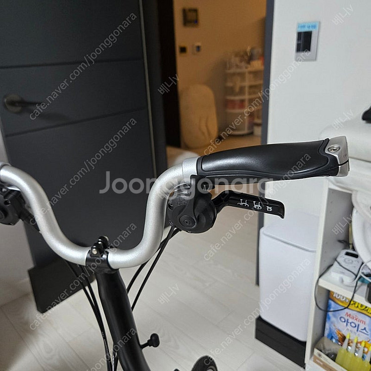 브롬톤 자전거 미니벨로 6단 블랙 21년식--5