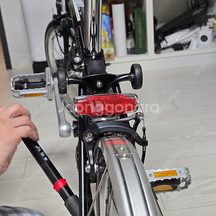 브롬톤 자전거 미니벨로 6단 블랙 21년식--7