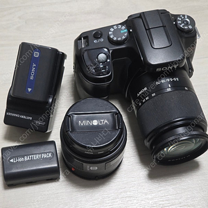 소니 알파 100 DSLR 카메라 + 소니 18-70 줌렌즈 + 미놀타 AF 24mm 판매
