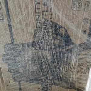 핫토이 1:1사이즈 인피니티 건틀렛 미개봉품 팝니다.