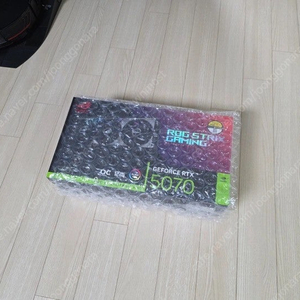ASUS ROG STRIX GeForce RTX 5070 12GB OC 그래픽카드 미개봉