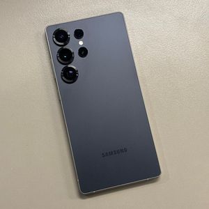 (새상품급)갤럭시S25울트라 티타늄블랙 256용량 25년4월개통 미파손 무잔상 초SSS급 깨끗한단말기 124만 판매합니다