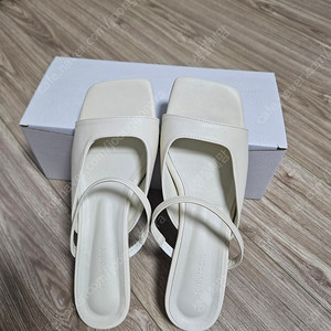 그레이룸 편예샌들