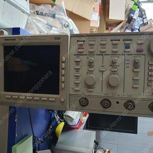 TEKTRONIX TDS 724D 오실로스코프 팝니다
