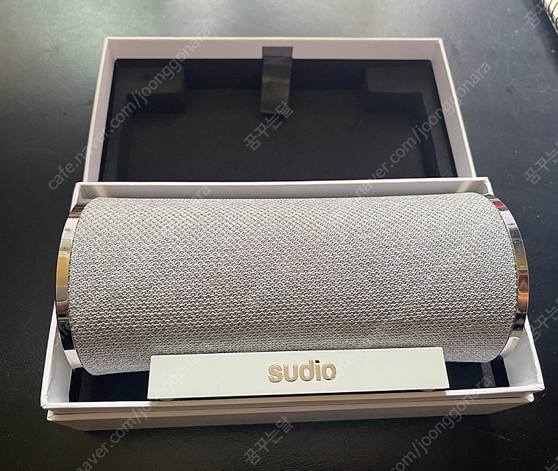 Sudio Femtio 휴대용 블루투스 스피커 이미지