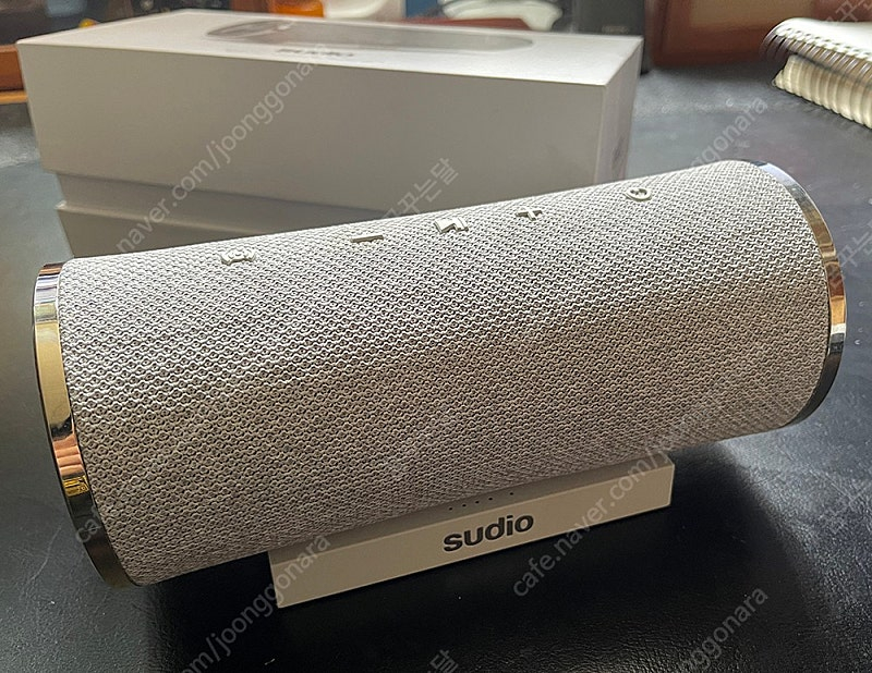 Sudio Femtio 휴대용 블루투스 스피커 이미지