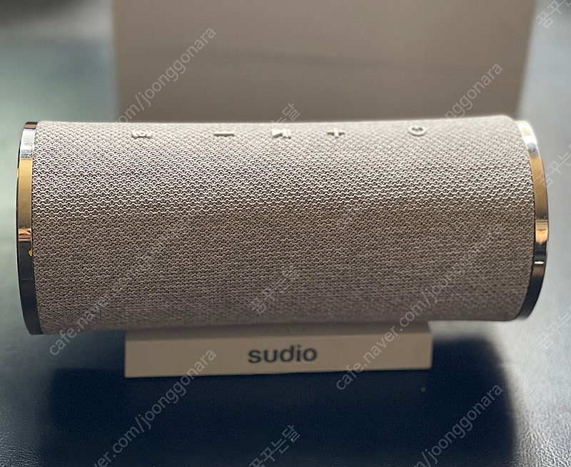 Sudio Femtio 휴대용 블루투스 스피커 이미지