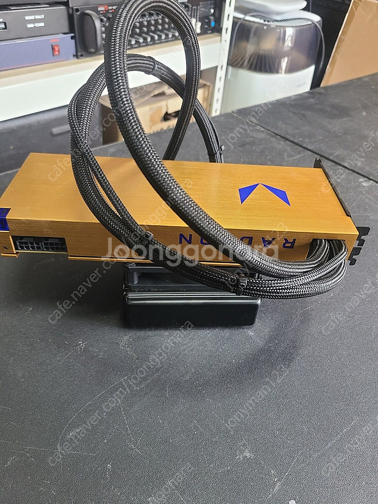 AMD AMD Radeon Vega Frontier E...--0