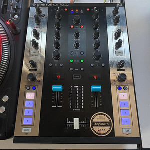 트랙터 Traktor Z2 DJ 믹서