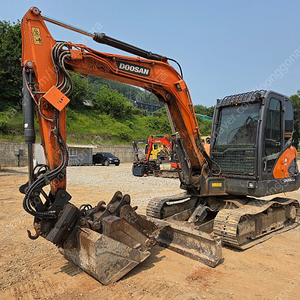두산 중고 02급 굴삭기 DX55MT-5K 2017년 6900시간 회전링크 풀셋 구성