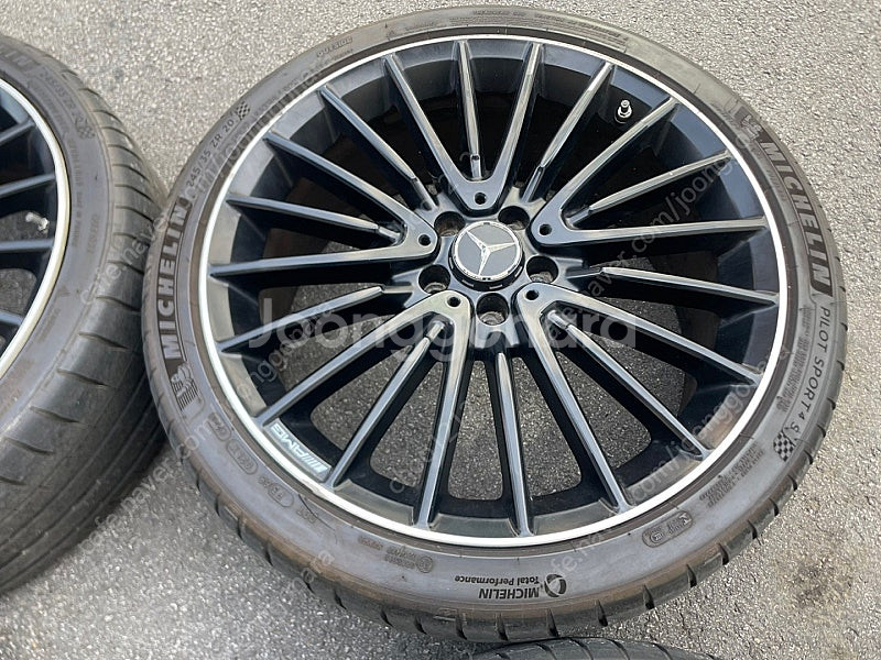 벤츠 gla45 amg 20인치 휠타이어 팝니다--1