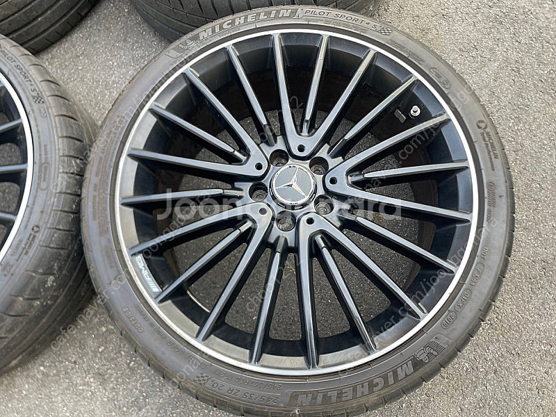 벤츠 gla45 amg 20인치 휠타이어 팝니다--3