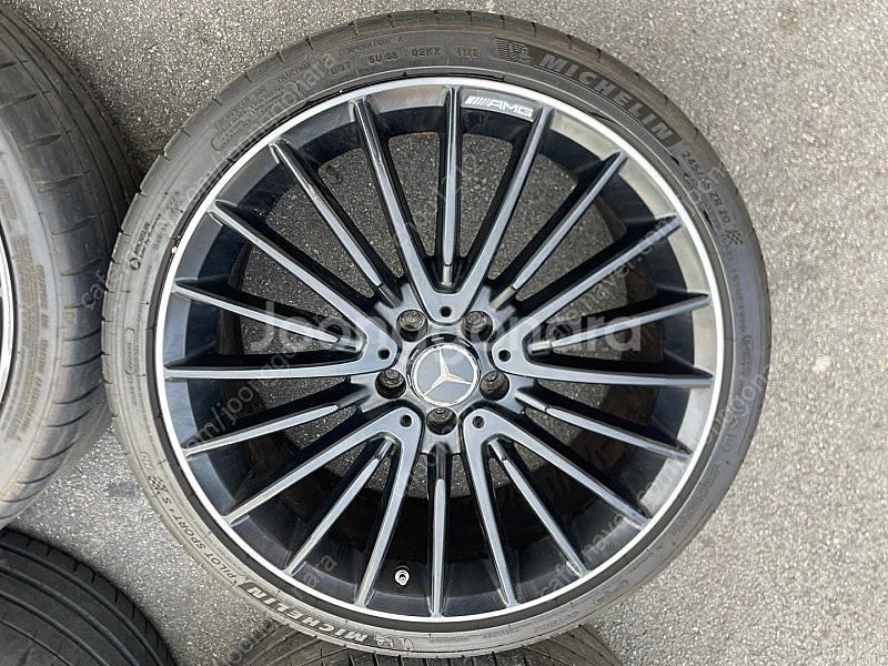 벤츠 gla45 amg 20인치 휠타이어 팝니다--4
