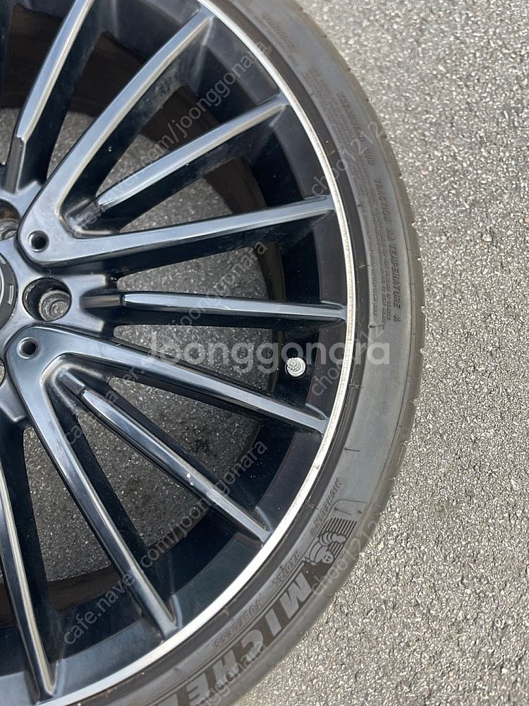 벤츠 gla45 amg 20인치 휠타이어 팝니다--5