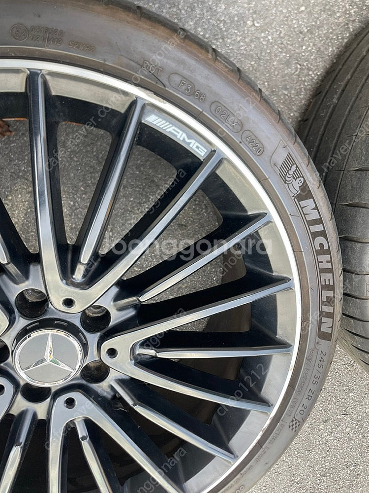 벤츠 gla45 amg 20인치 휠타이어 팝니다--7