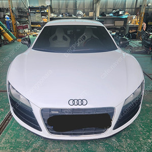 2012년식 아우디 R8 모든 물품 부품 각개 판매합니다.