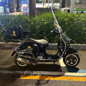 베스파 gts 125 블랙 판매합니다 상태좋음