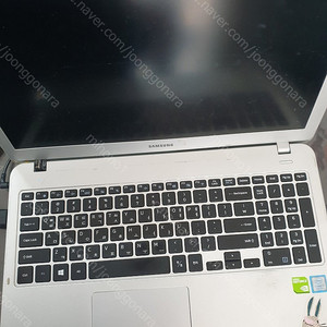 삼성노트북 nt560xbe x78 액정깨짐 15인치 i7 8세대 부품용으로 팝니다.