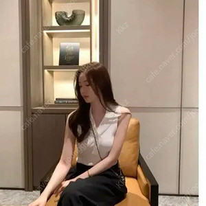 오브제스트 홀터 카라 버튼 민소매 니트 새상품 2col