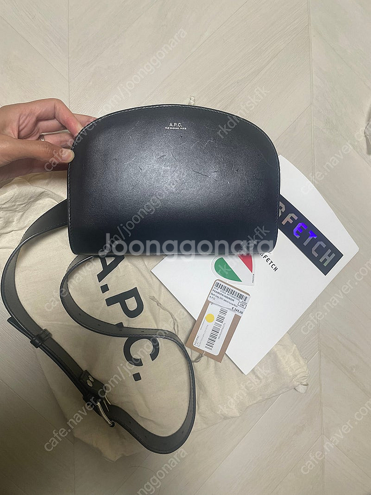 apc 아페쎄 하프문 벨트백 중고 택포--0