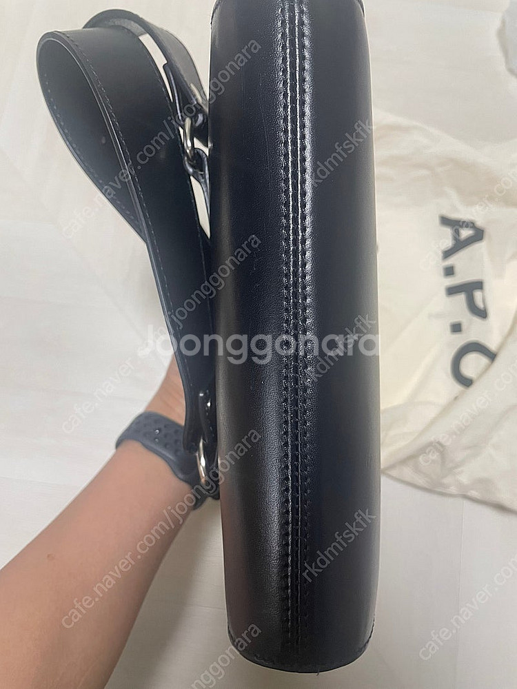 apc 아페쎄 하프문 벨트백 중고 택포--5