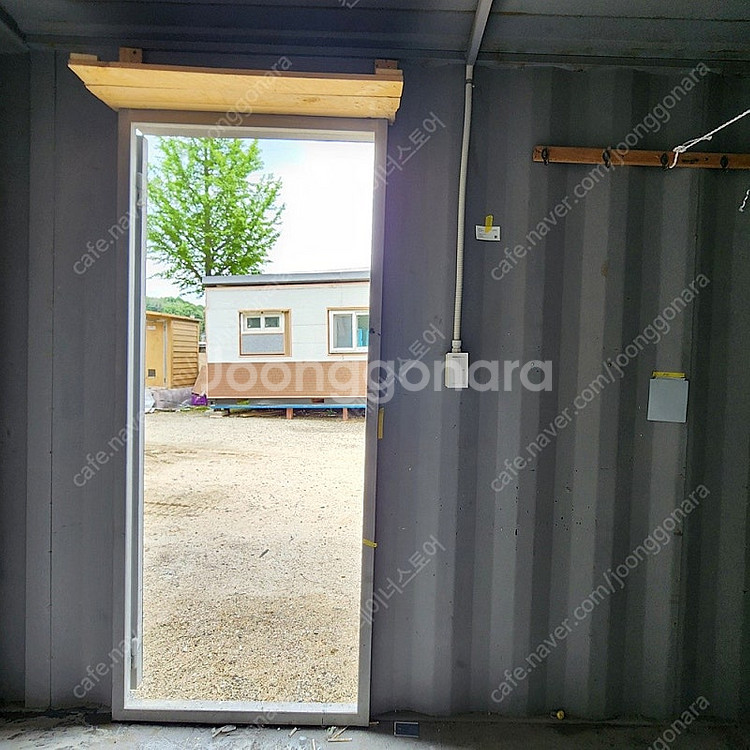 [경기도 여주] 3M x 2M 창고용 중고 컨테이너! 외부 도색 완료 + 전기설비 포함!--7