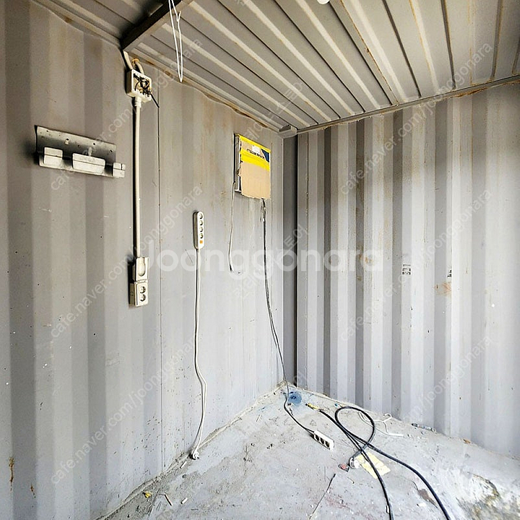 [경기도 여주] 3M x 2M 창고용 중고 컨테이너! 외부 도색 완료 + 전기설비 포함!--9