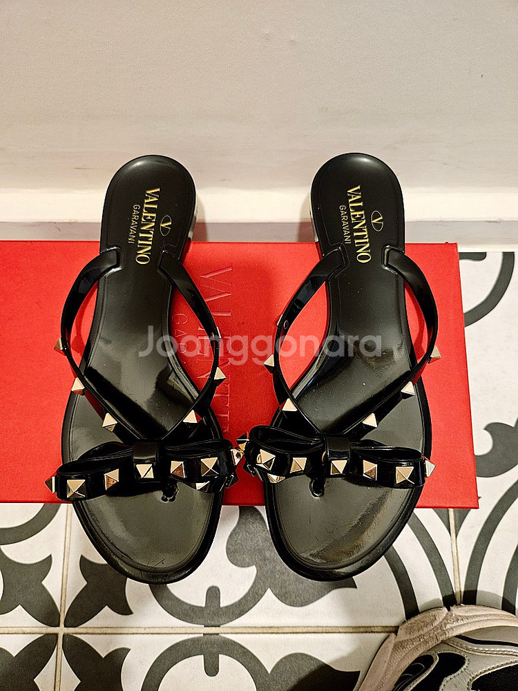 발렌티노 락스터드 조리 38--1