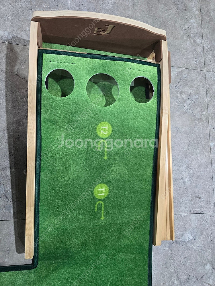 편백나무 골프 퍼팅연습기 매트 염색불량으로 싸게 팝니다--2