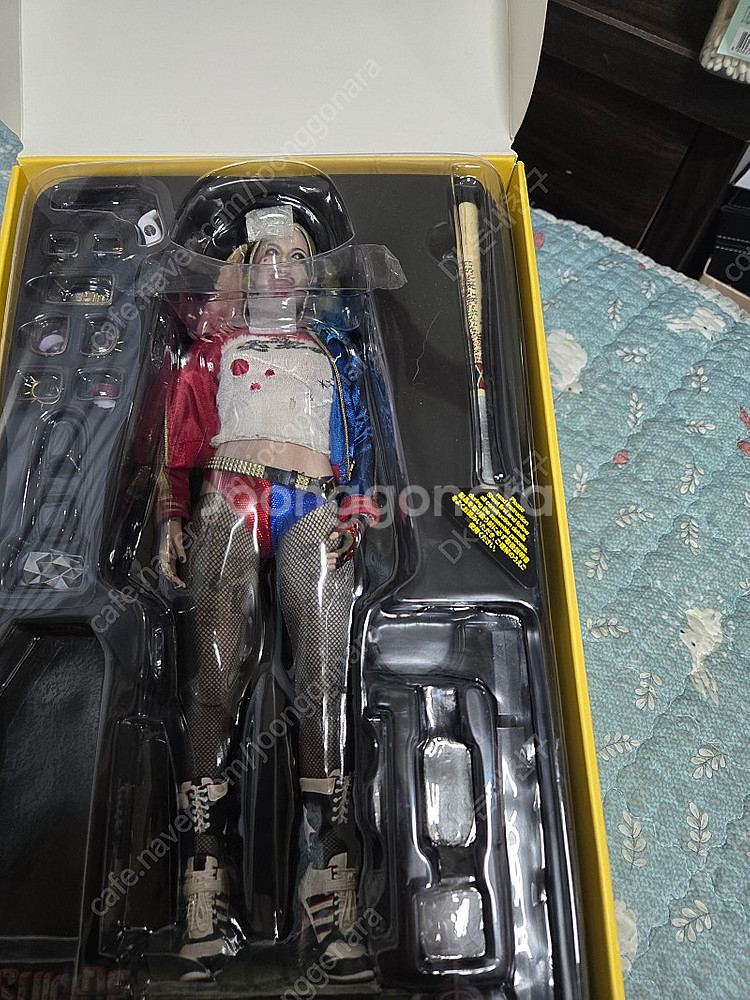 수어사이드 할리퀸 팝니다 중고로 사서 전시하고 건들지않...--2