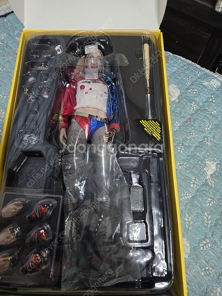 수어사이드 할리퀸 팝니다 중고로 사서 전시하고 건들지않...--3