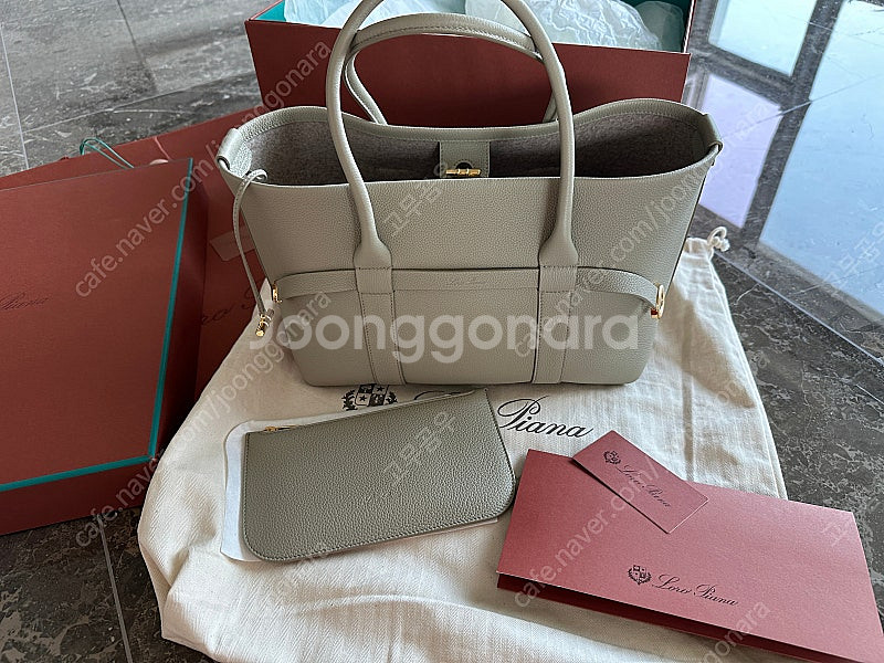 새상품 로로피아나 기에라 스몰 쇼퍼백--0