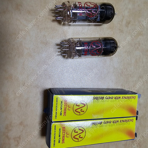 12BH7 (ECC99)- JJ 테슬라 2개, 12AX7 (ECC83)- 멀라드 1개
