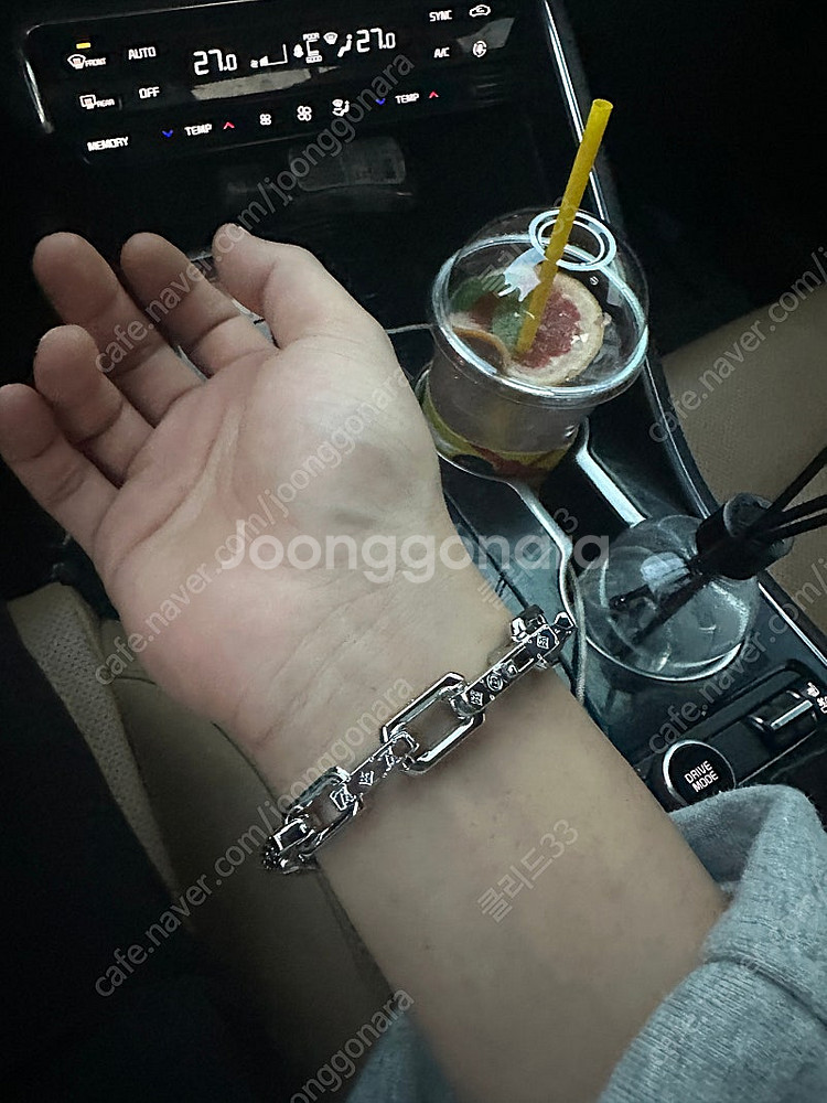 루이비통 바질알볼로 체인팔찌 팝니다 한칸 줄임--2