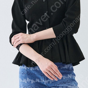 랑방 텍스처 페플럼 니트가디건