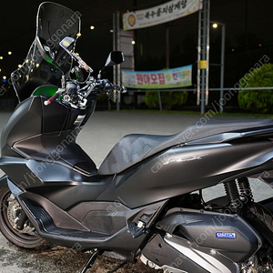 혼다PCX125 ABS 블랙 1530km 22년식 신차급 판매합니다.